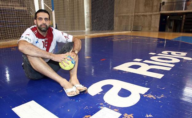 El asturiano Rubén Garabaya se retira del balonmano profesional El